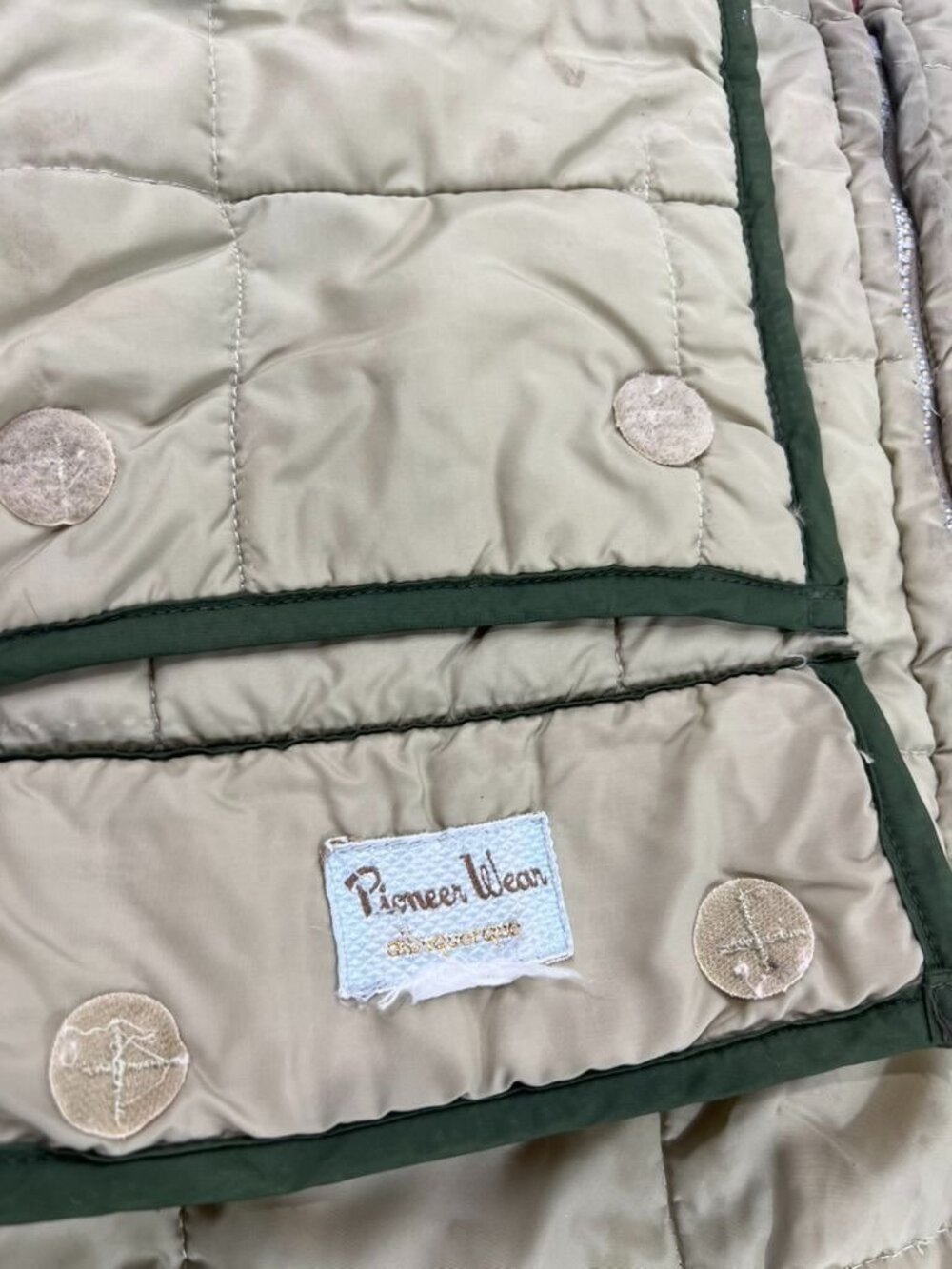 Vintage Pioneer Wear Reversible Quilted Hunting Vest Beige & Red Men’s M - Picture 14 of 15